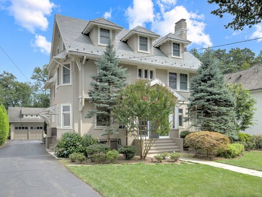 Detached House in Maplewood, Essex County