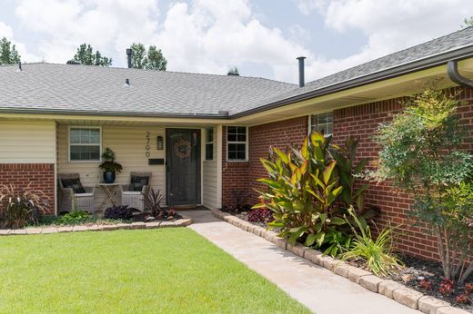 호화 저택 / The Village, Oklahoma County