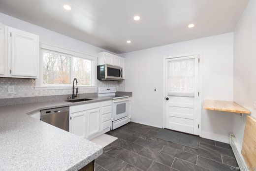 Detached House in Mastic, Suffolk County