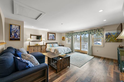 Apartment in Lenox, Berkshire County