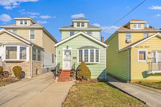 Einfamilienhaus in Queens Village, Queens County