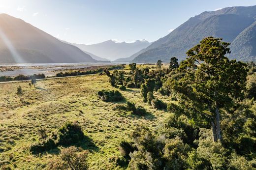 Land in Haast, Westland District