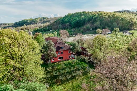 Einfamilienhaus in Valea Nandrii, Comuna Dărmăneşti