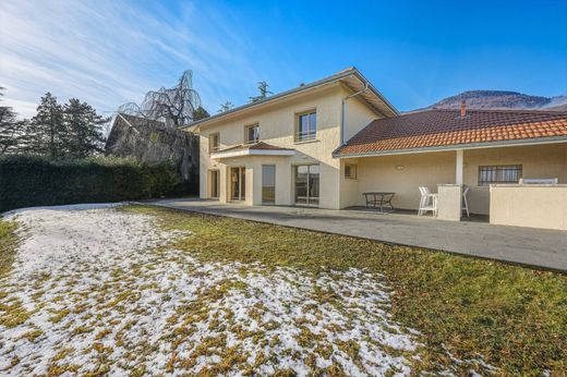 Divonne-les-Bains, Ainの一戸建て住宅