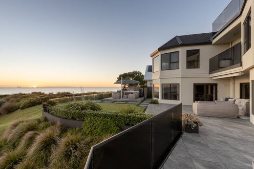 Luxury home in Mount Maunganui, Tauranga City