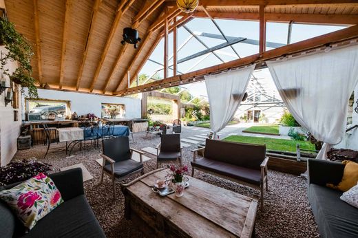 Luxe woning in Mânăstireni, Comuna Mânăstireni