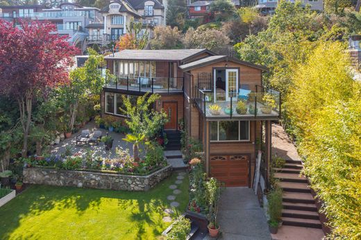 Detached House in Saanich, Capital Regional District