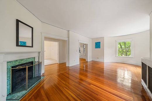 Apartment for sale in Brookline