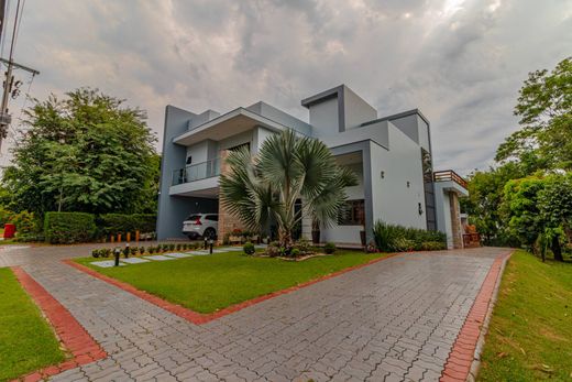 Detached House in Ciudad del Este, Ciudad Del Este