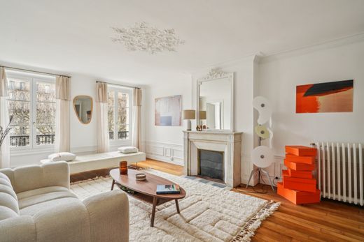 Apartment / Etagenwohnung in Tour Eiffel, Invalides – Ecole Militaire, Saint-Thomas d’Aquin, Paris