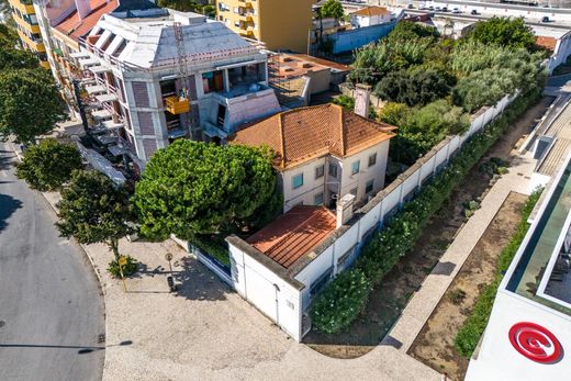Detached House in Lisbon