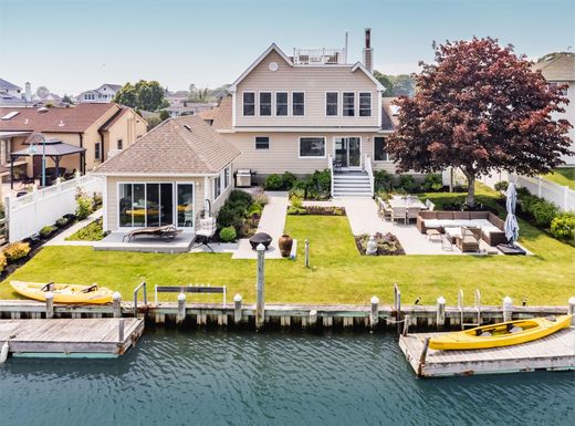 Detached House in East Quogue, Suffolk County