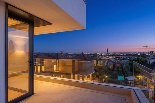 Detached House in Tomares, Province of Seville