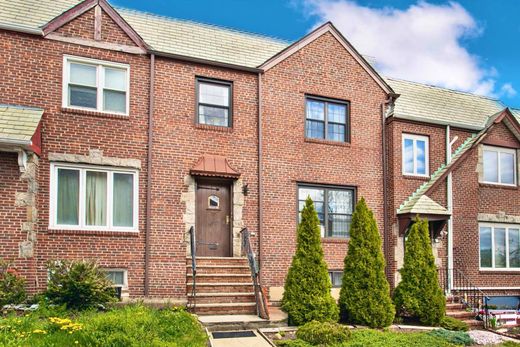 منزل ﻓﻲ Forest Hills, Queens County