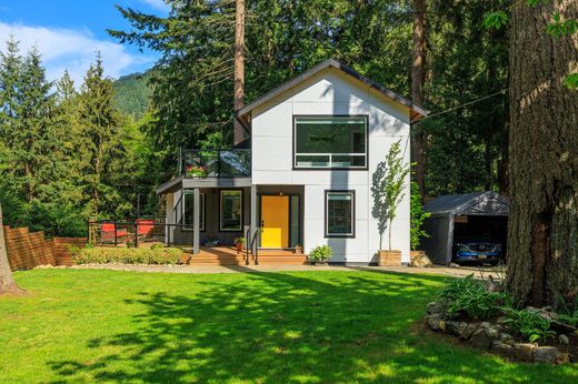 Detached House in Bowen Island, Metro Vancouver Regional District