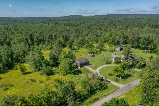 Detached House in Sandisfield, Berkshire County