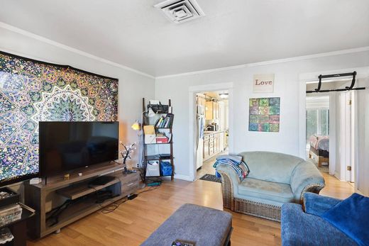 Luxury home in The Dalles, Wasco County