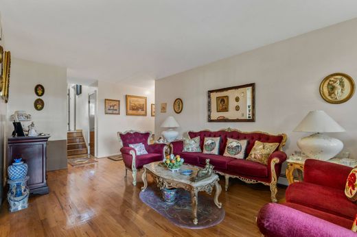 ‏בית בעיר ב  Flushing, Queens County