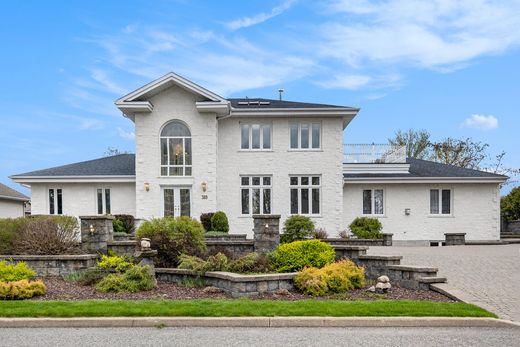 Luxury home in Hawkesbury, Ontario