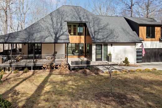 Detached House in Hendersonville, Henderson County