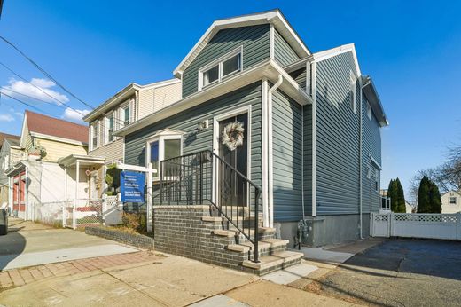 Luxury home in Clifton, Passaic County