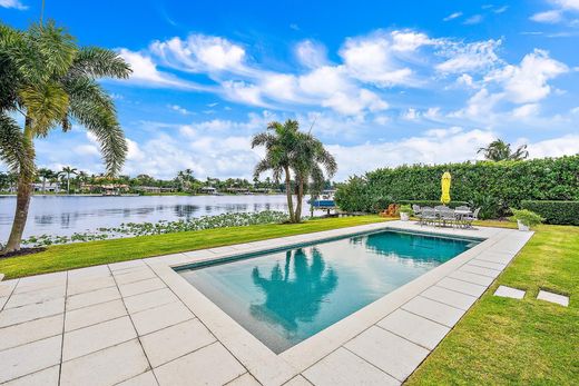 Detached House in Lake Clarke Shores, Palm Beach
