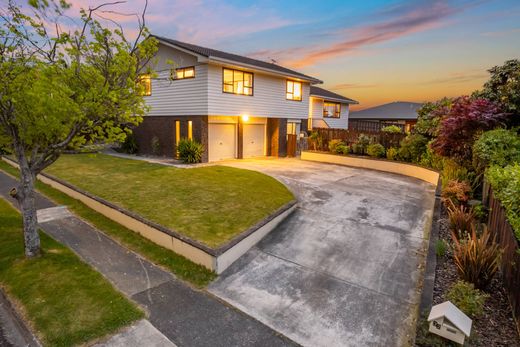 Einfamilienhaus in Upper Hutt, Upper Hutt City