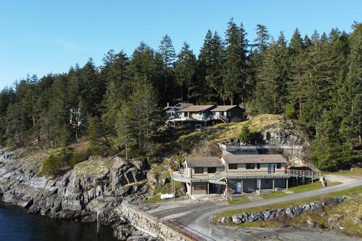 Detached House in Halfmoon Bay, Sunshine Coast Regional District