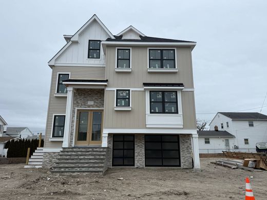 Detached House in Margate City, Atlantic County