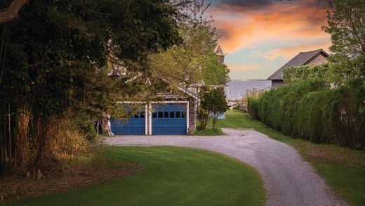 Detached House in Bellport, Suffolk County