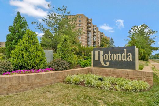 Apartment in McLean, Fairfax County