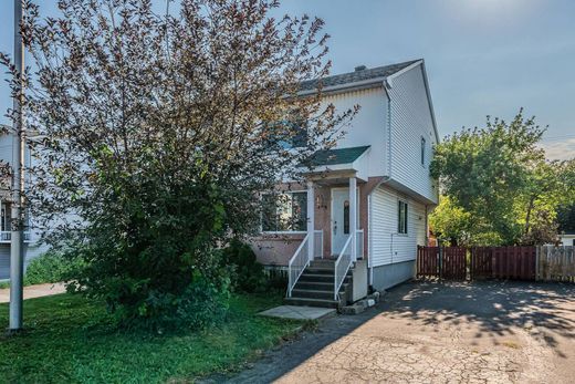 Maison individuelle à Sainte-Rose, Laval Region