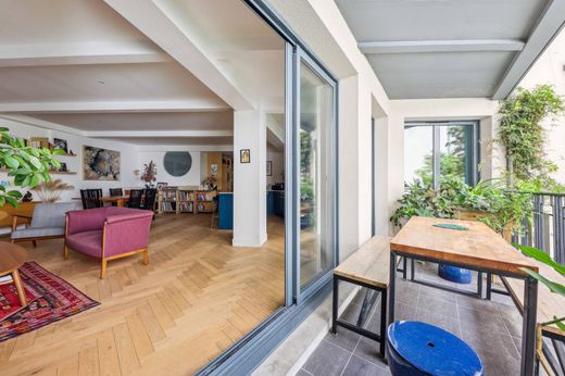 Apartment in Canal Saint Martin, Château d’Eau, Porte Saint-Denis, Paris