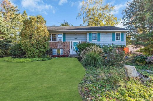 Detached House in Southold, Suffolk County