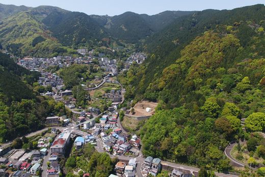 ‏קרקע ב  Atami, Atami-shi