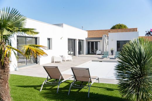 Villa Plurifamiliare a Aytré, Charente-Maritime
