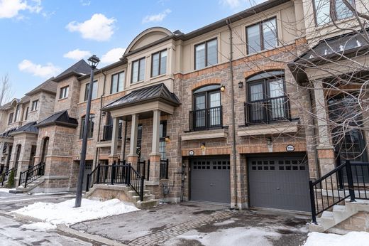 Townhouse - Mississauga, Ontario