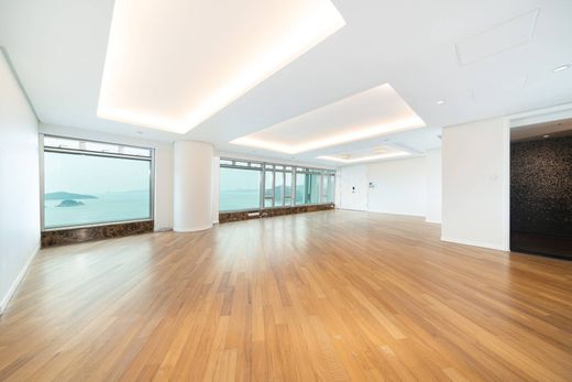 Apartment in Repulse Bay, Southern