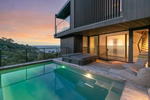 Detached House in Waiheke, Auckland