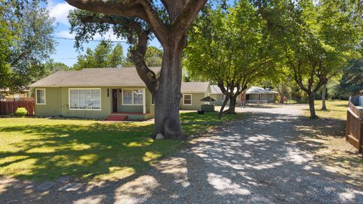 Luxury home in Redding, Shasta County