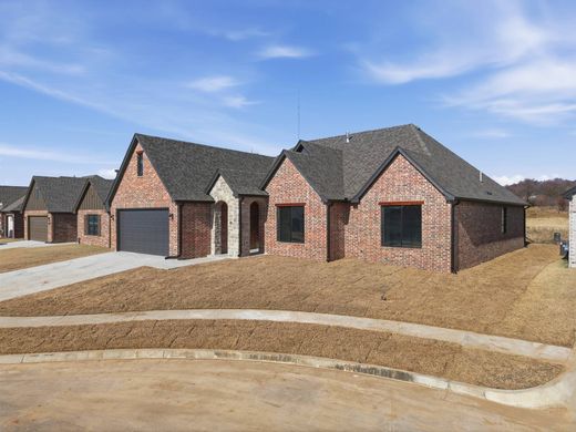 Luxury home in Coweta, Wagoner County