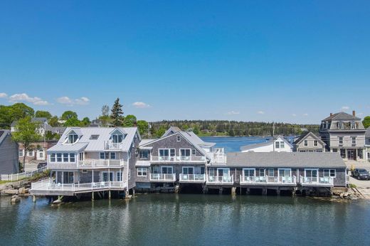 Detached House in Vinalhaven, Knox County