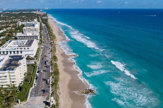 Apartment in Palm Beach, Florida