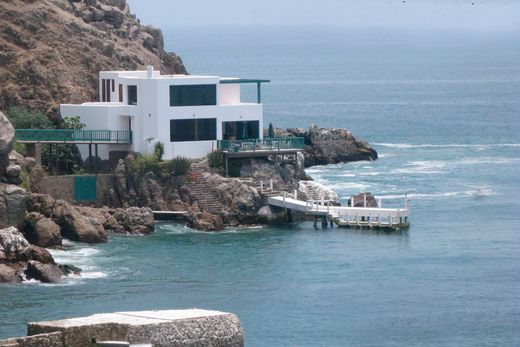 أرض ﻓﻲ ليما, Lima