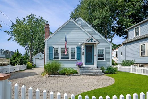 Detached House in Marblehead, Essex County