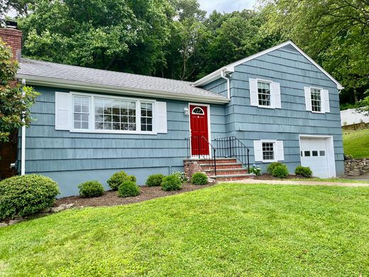 Detached House in Norwalk, Fairfield County