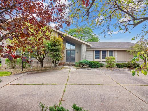 Detached House in Bloomfield Township, Oakland County