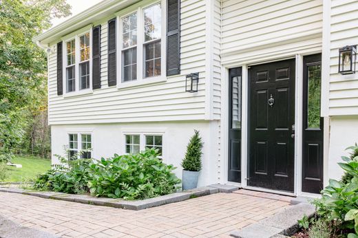 Detached House in Lake Peekskill, Putnam County