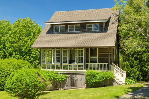 Detached House in Westerly, Washington County