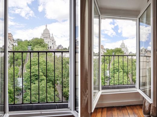 Appartement à Montmartre, Abbesses, Grandes-Carrières, Paris